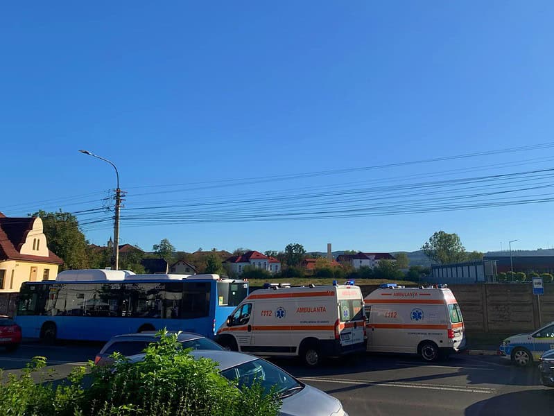 femeie rănită după ce a căzut într-un autobuz tursib