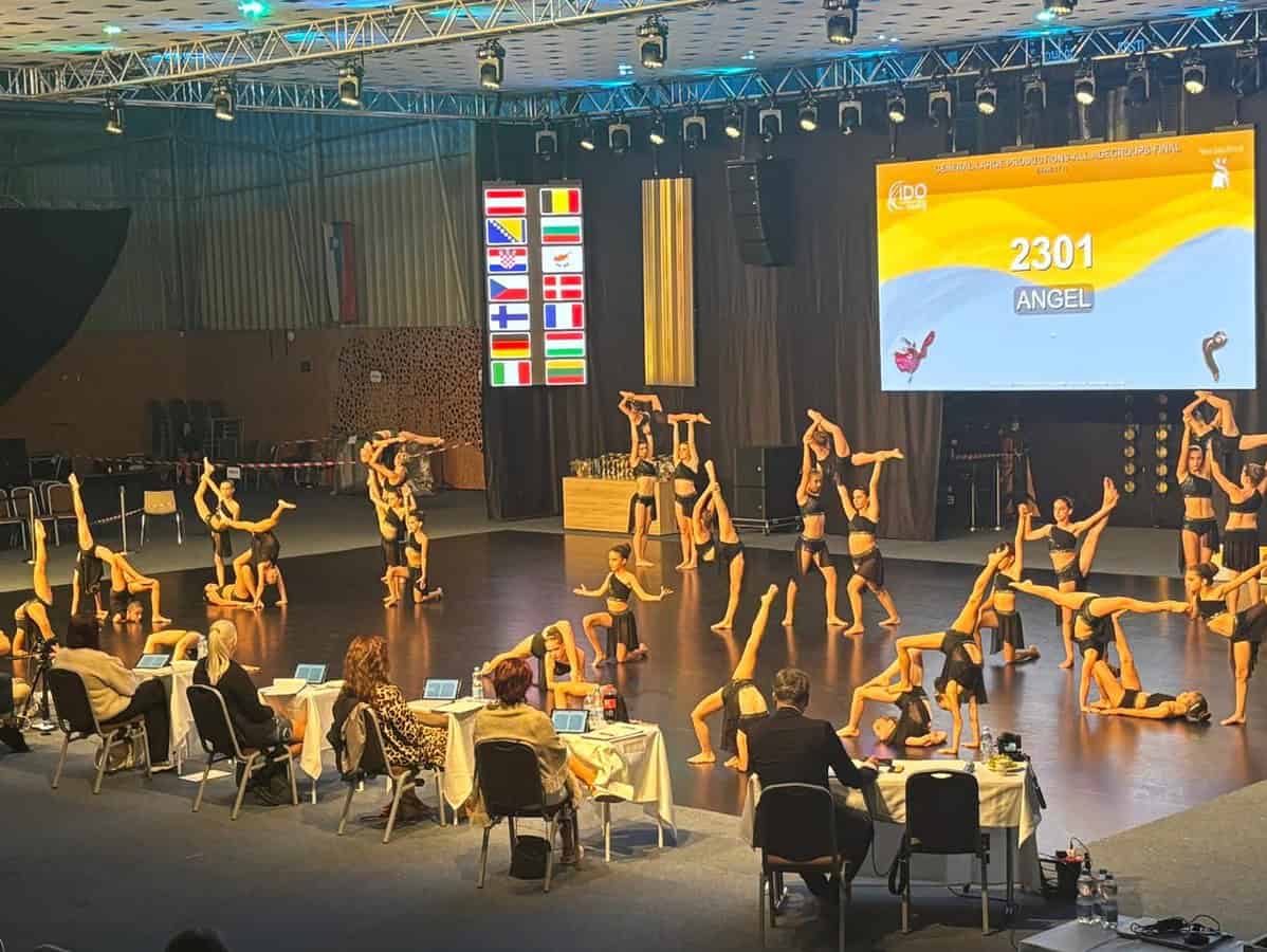 Fetițe din Sibiu, campioane europene la o competiție de dans contemporan (foto)