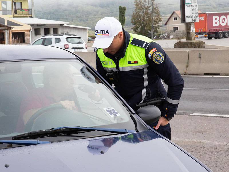 doi bețivi depistați în trafic. unul a tamponat o mașină în mers pe viaductul de pe calea șurii mari