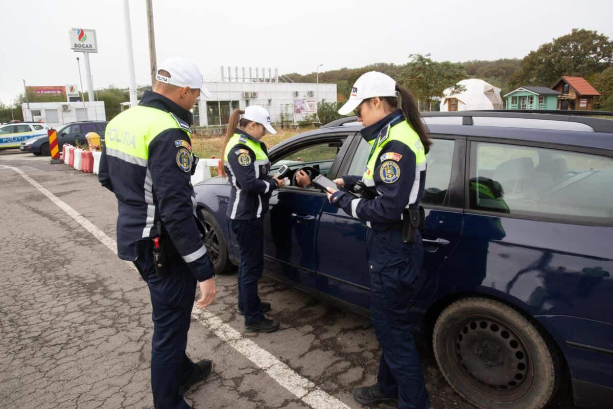 Polițiștii din Sibiu au dat primele amenzi direct de pe tabletele electronice (video)