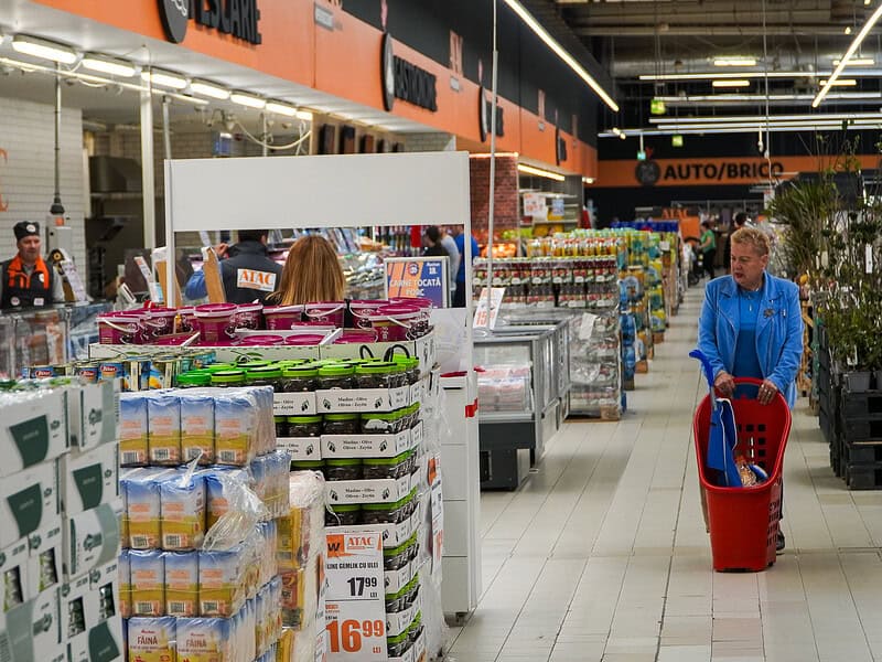 optsprezece ani de auchan, sărbătoriți la sibiu cu mega reduceri în hypermarket-ul atac - "așteptăm clienții" (foto video)