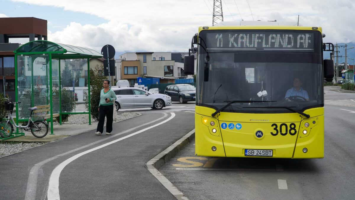 Moment istoric pentru Cartierul Arhitecților. Autobuzele Tursib pe noile trasee, primite cu bucurie de localnici (video foto)