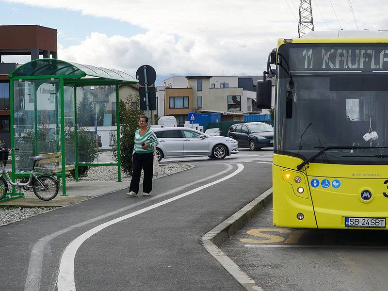 Moment istoric pentru Cartierul Arhitecților. Autobuzele Tursib pe noile trasee, primite cu bucurie de localnici (video foto)