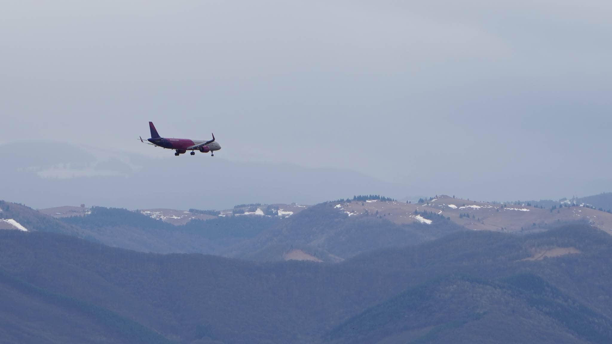 La ce bun o aerogară modernă care nu are zboruri? Aeroportul Sibiu nu dă detalii despre posibilele curse noi pentru că negocierile sunt „confidențiale”