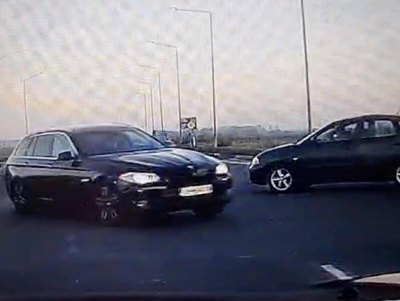 manevra periculoasă a unui șofer în intersecția morții din sibiu. accident evitat la mustață (video)