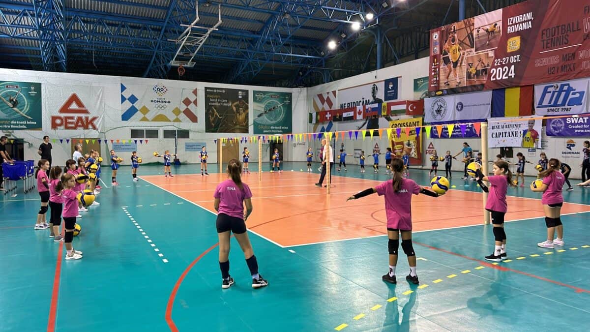 fetele de la champions sibiu prezente la campusul de volei de la izvorani (foto)