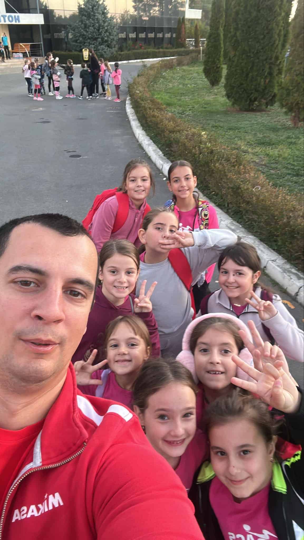 fetele de la champions sibiu prezente la campusul de volei de la izvorani (foto)