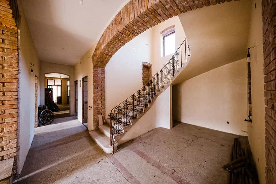 castel celebru din săliște scos la vânzare pentru o sumă exorbitantă. se pretează pentru un boutique hotel (foto)