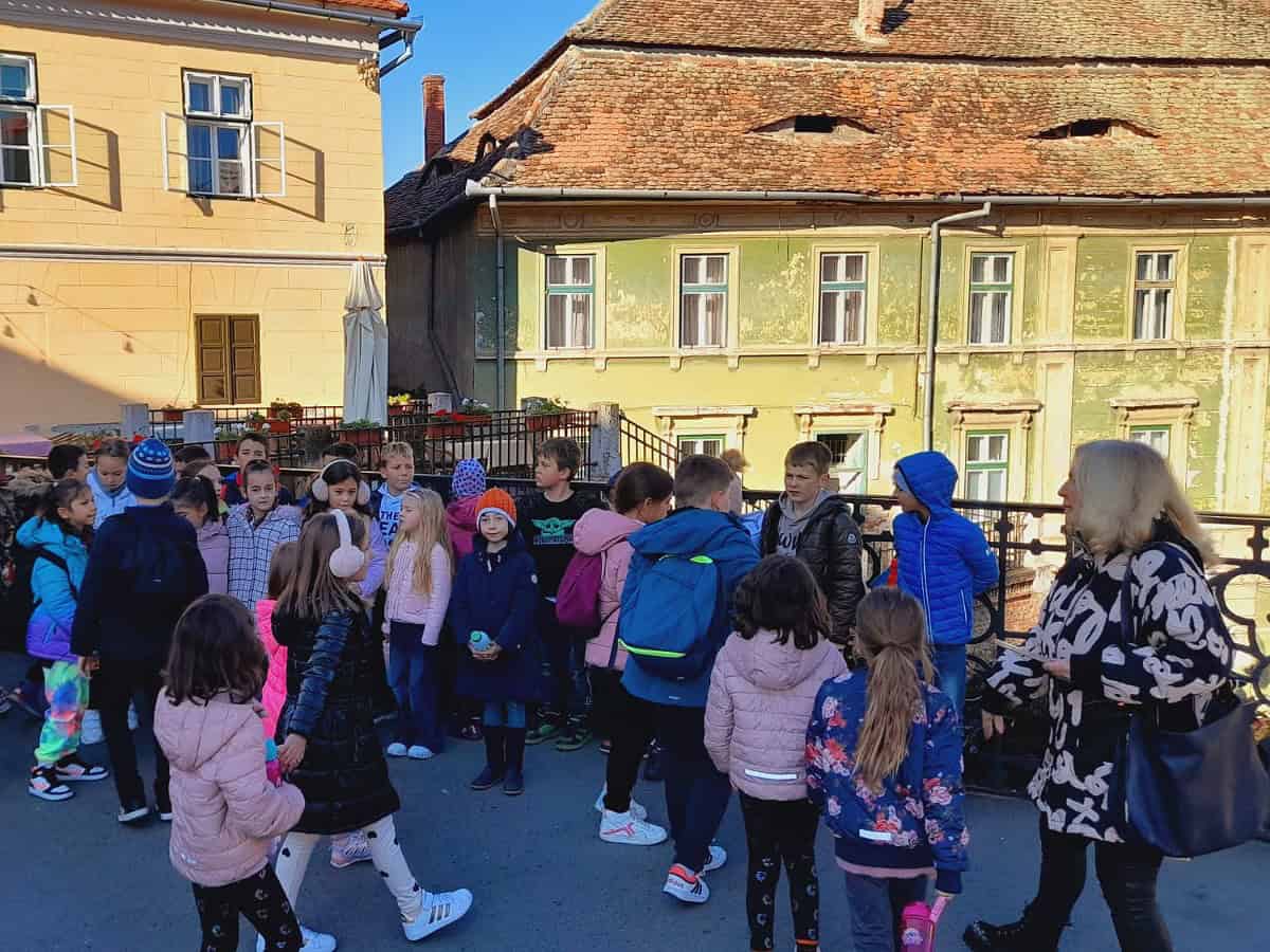 picușor, ghidul celor mici pe ”drumul apei”, traseul turistic al celor de la apă canal sibiu (foto)