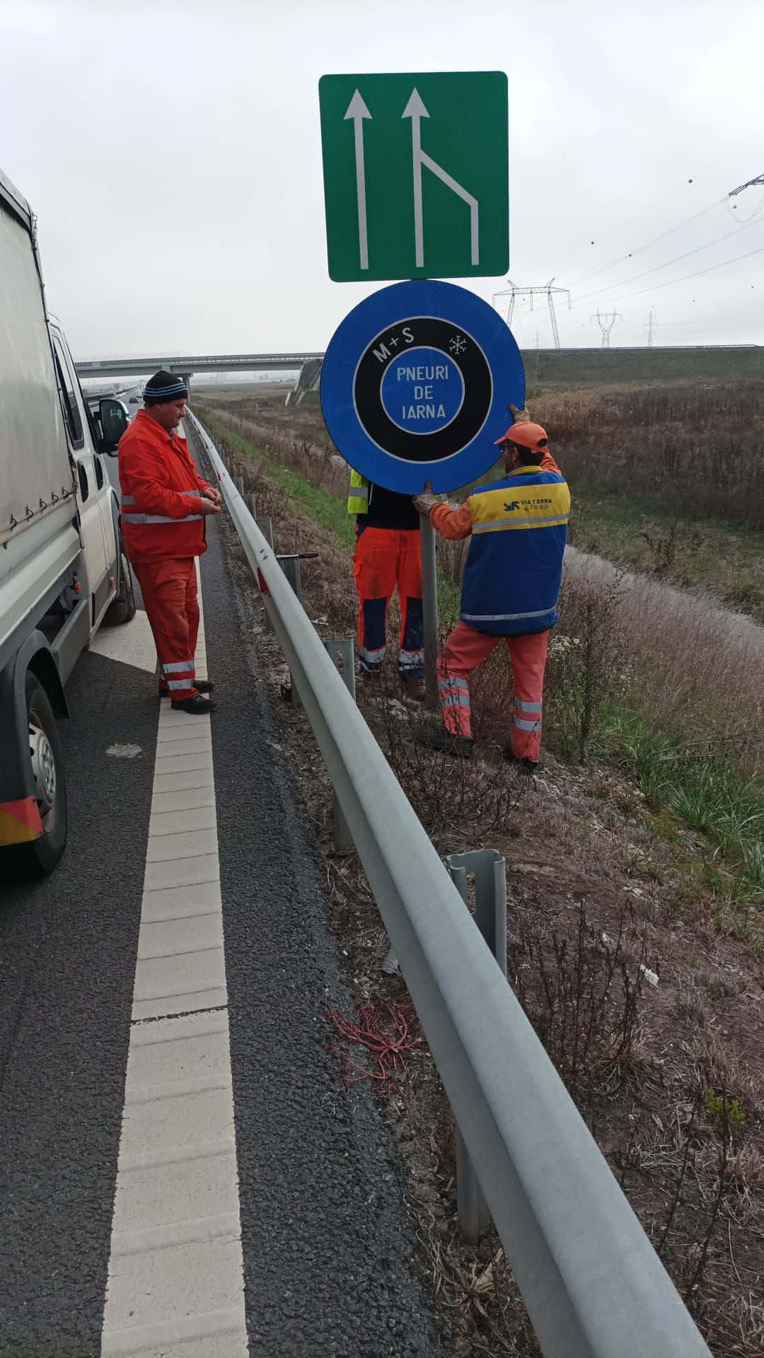 s-au montat indicatoarele de iarnă pe drumurile naționale din județul sibiu (foto)