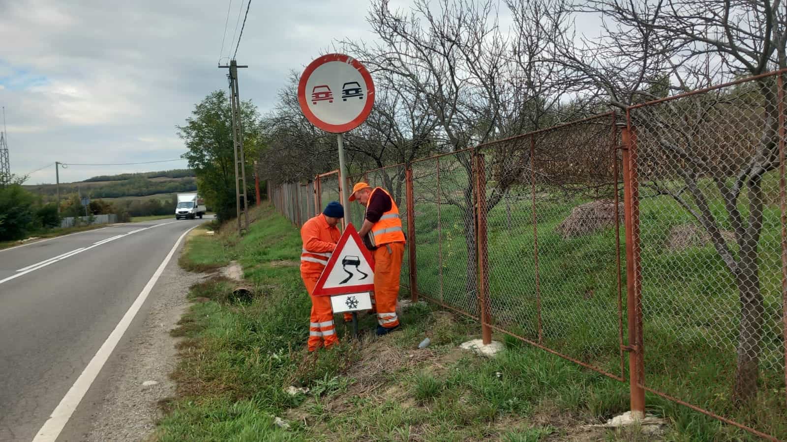 s-au montat indicatoarele de iarnă pe drumurile naționale din județul sibiu (foto)