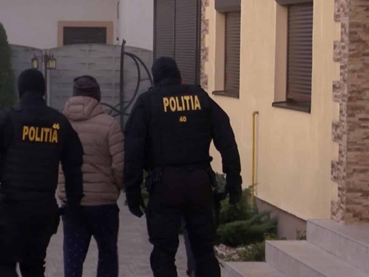 Sută de percheziții în toată țara inclusiv la Sibiu. Vizate persoane suspectate de deținere ilegală de arme (foto)