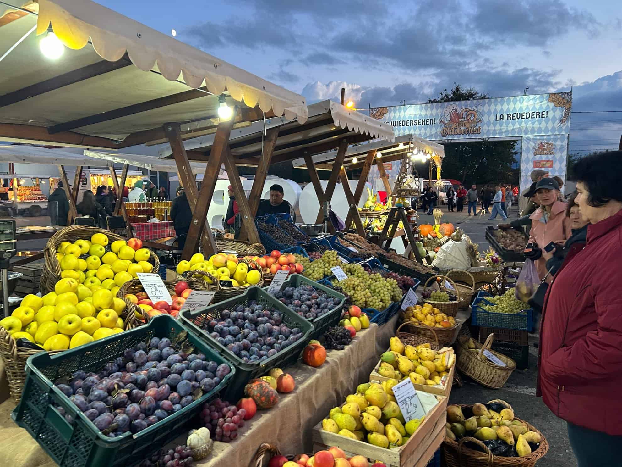 sute de sibieni s-au distrat sâmbătă la oktoberfest, la târgul obor. „anul acesta este foarte fain” (video foto)