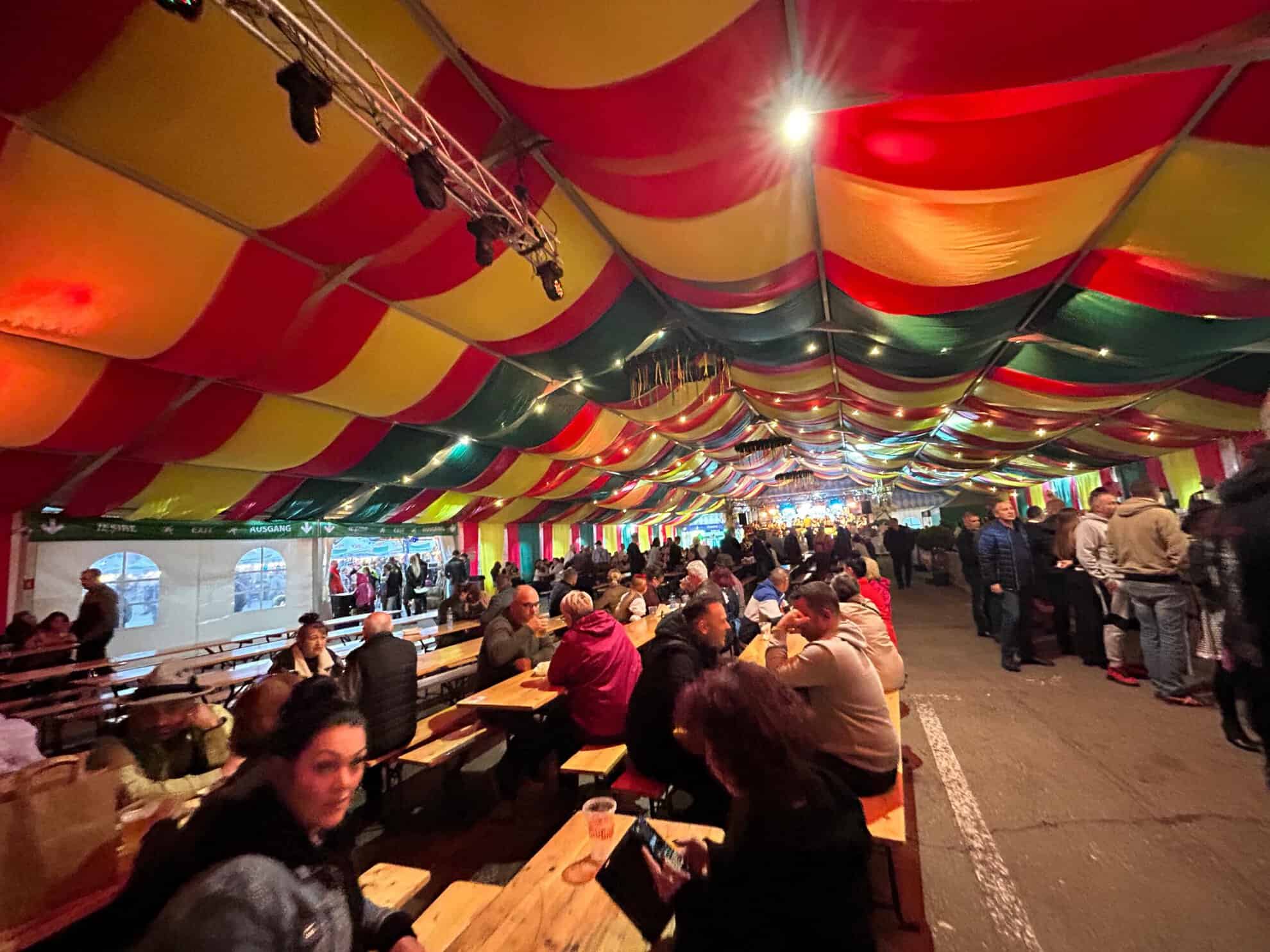 sute de sibieni s-au distrat sâmbătă la oktoberfest, la târgul obor. „anul acesta este foarte fain” (video foto)