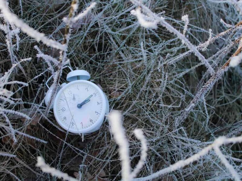 trecem la ora de iarnă în weekend. dăm ceasurile cu o oră înapoi