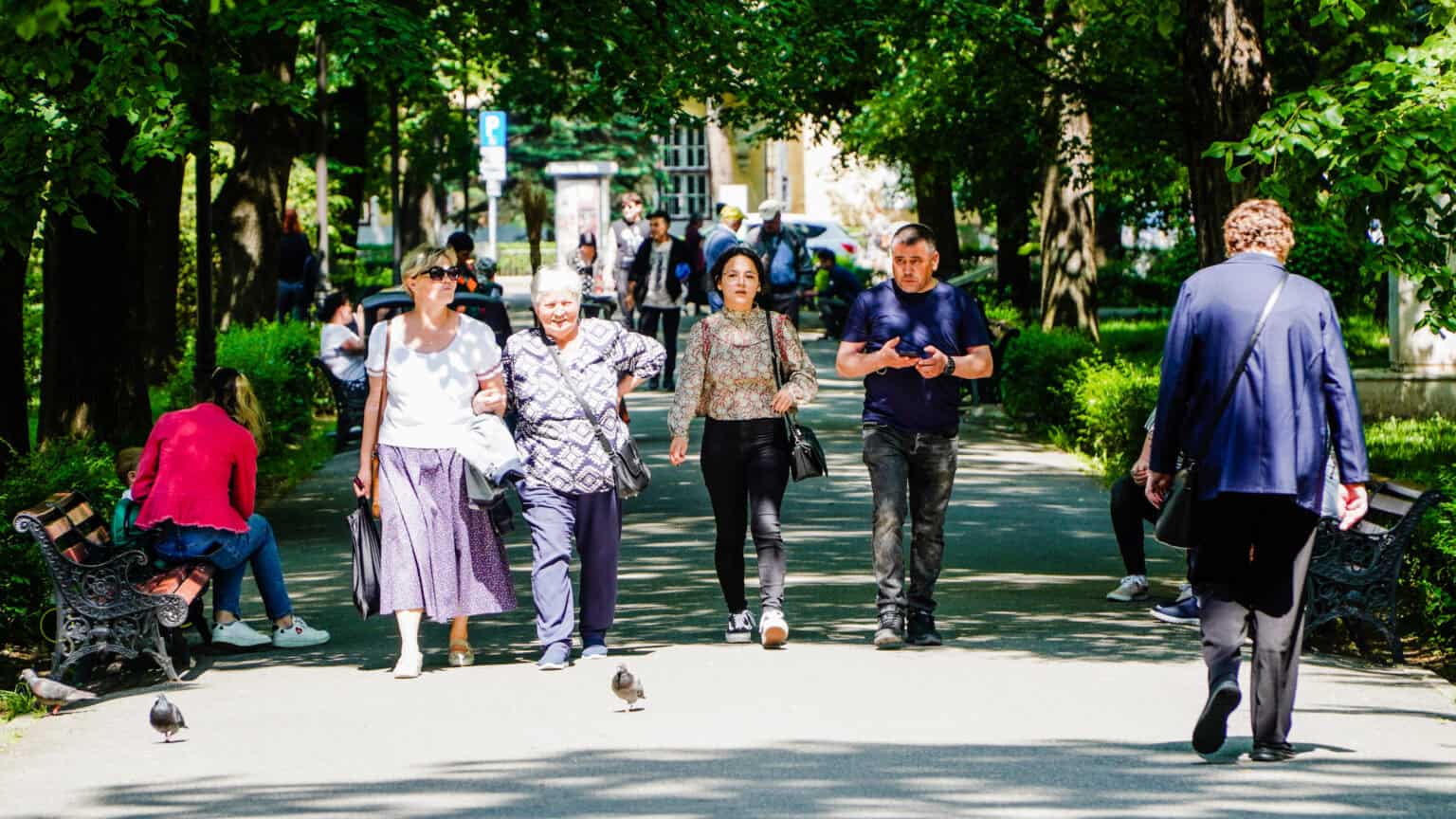 primăria reabilitează parcul astra. mobilier urban modern și o fântână arteziană nouă (foto)