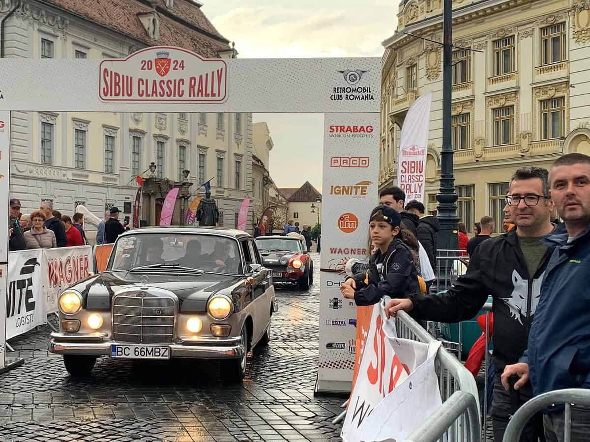 Retro Parada Toamnei de la Sibiu, un eveniment de succes în ciuda vremii capricioase (foto)