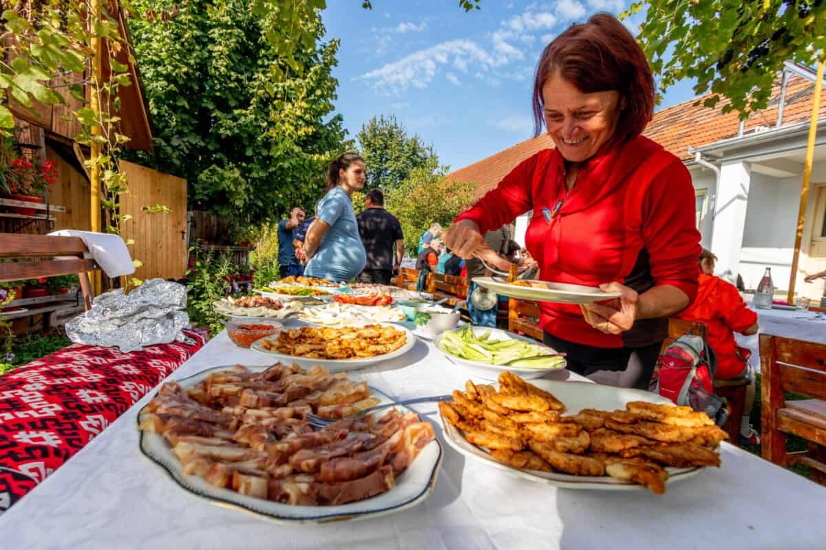 "Slowdown Sibiu", proiectul prin care turiștii sunt ademeniți să zăbovească mai mult în zonele turistice de la țară (video)