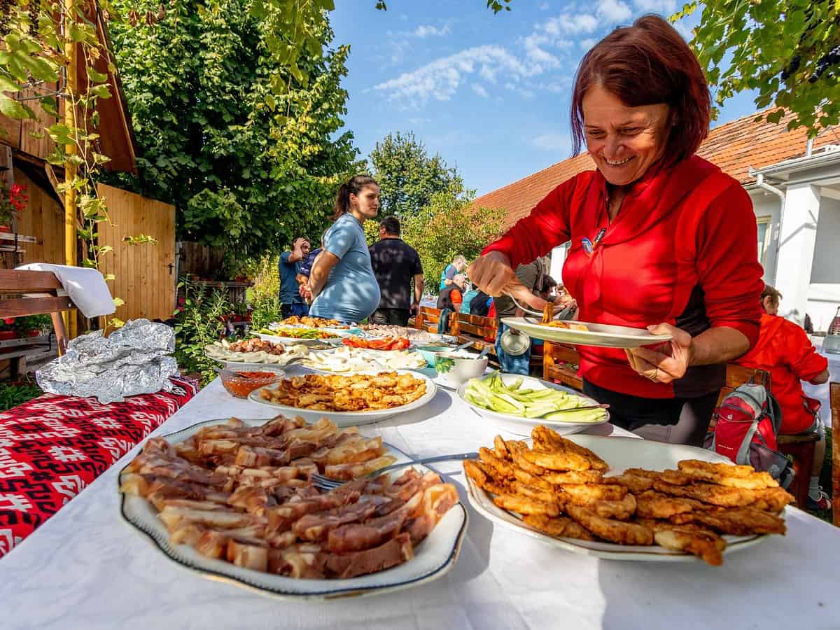 "Slowdown Sibiu", proiectul prin care turiștii sunt ademeniți să zăbovească mai mult în zonele turistice de la țară (video)