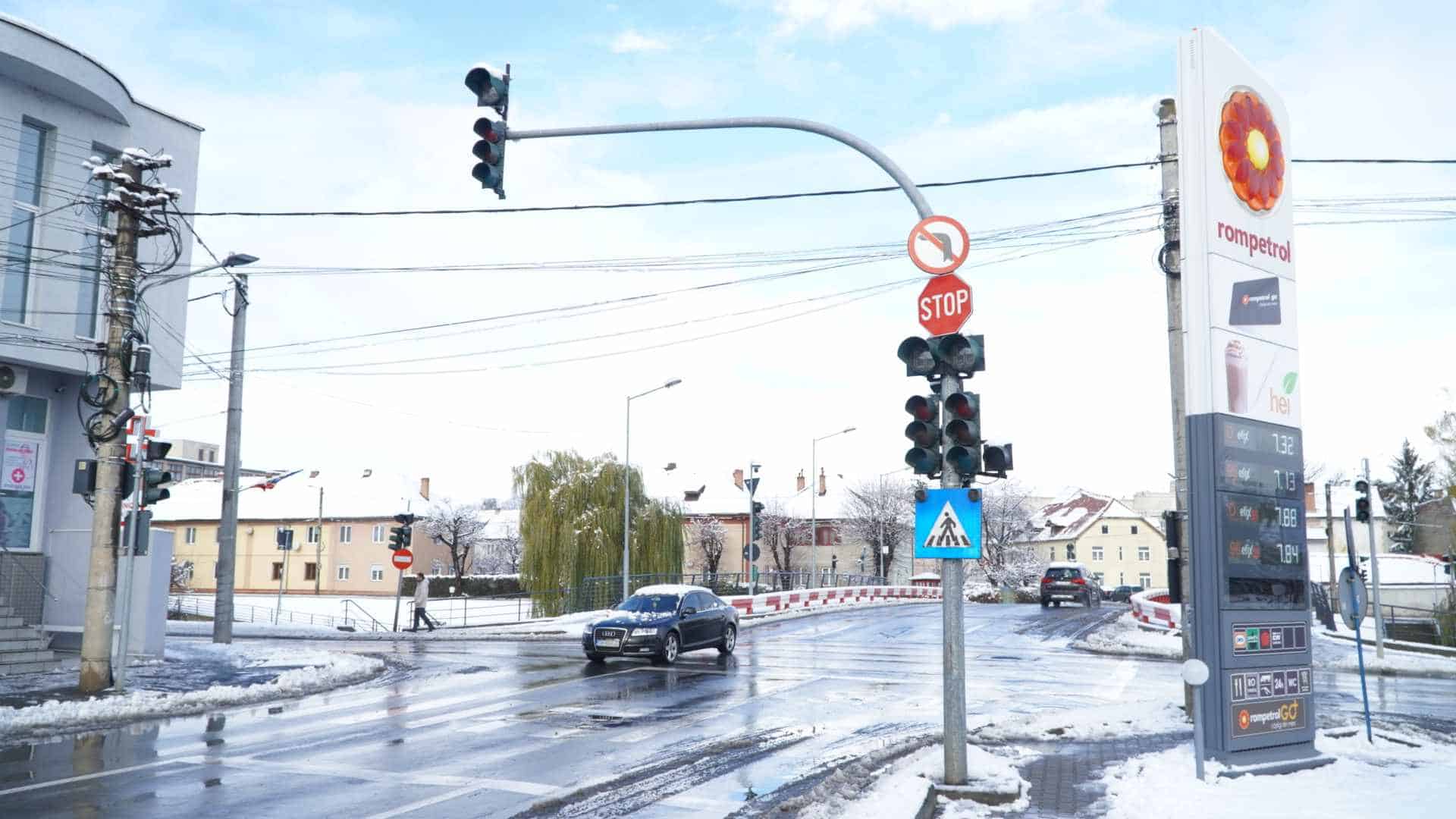 Semafoare defecte în mai multe intersecții din Sibiu. Atenție cum circulați (foto)