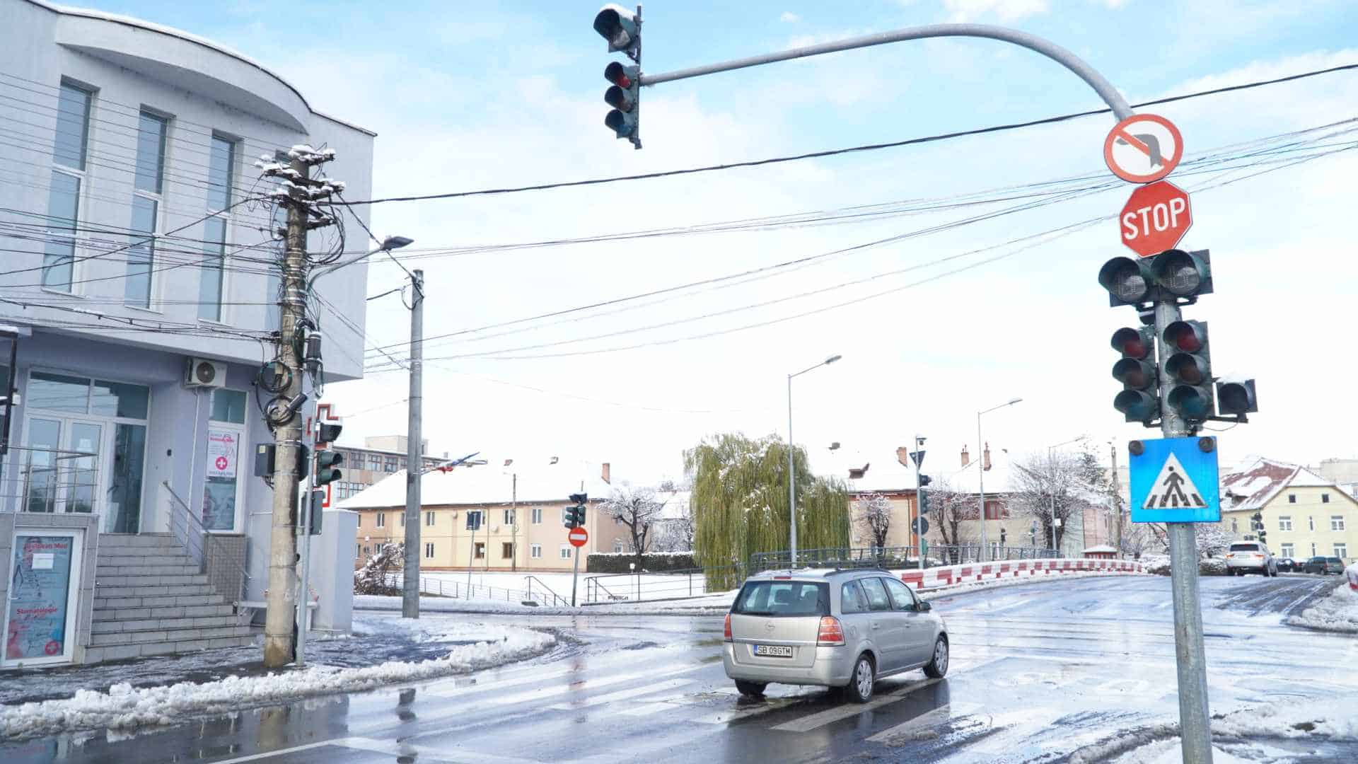 Semafoare defecte în mai multe intersecții din Sibiu. Atenție cum circulați (foto)