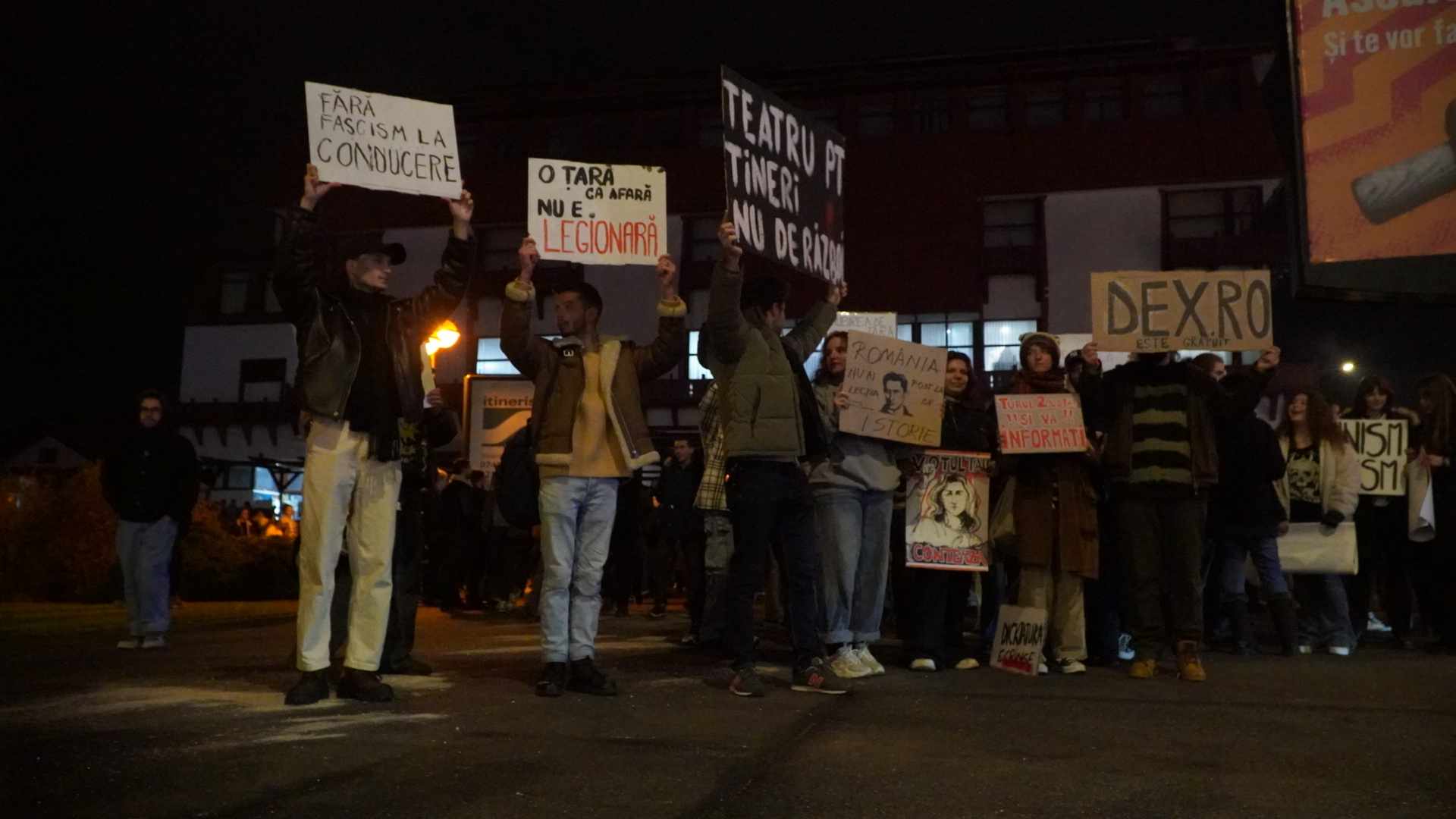 live text peste 250 de tineri în stradă la sibiu. „o țară ca afară nu e legionară” (video)