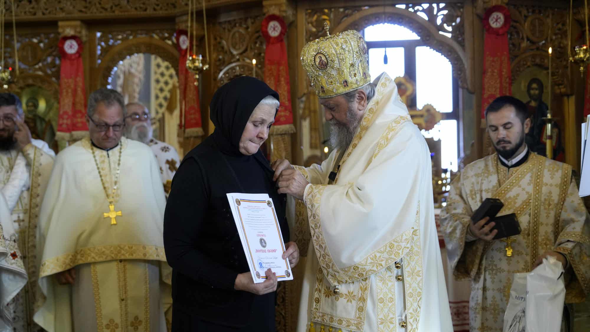 moment emoționant pentru locuitorii din turnișor. sute de credincioși au participat (foto)