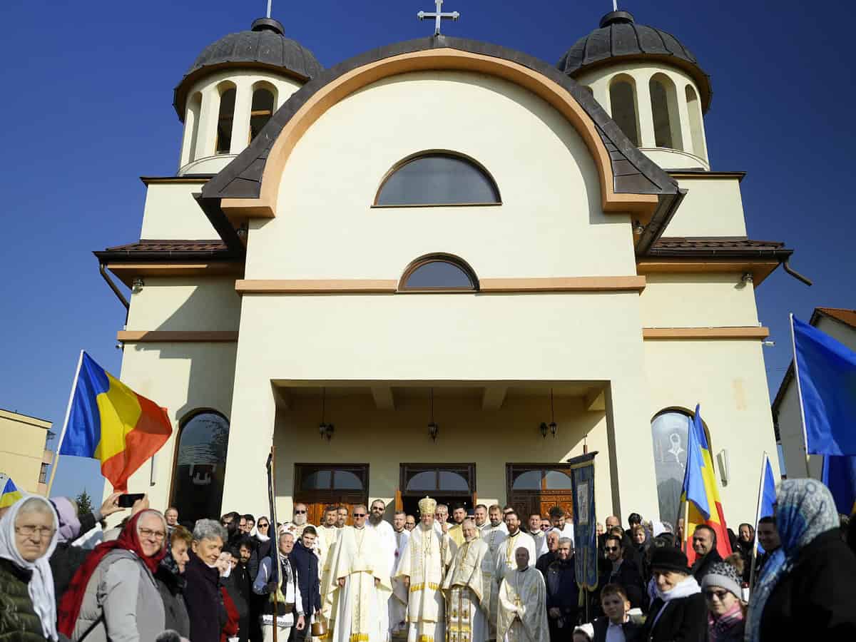 moment emoționant pentru locuitorii din turnișor. sute de credincioși au participat (foto)