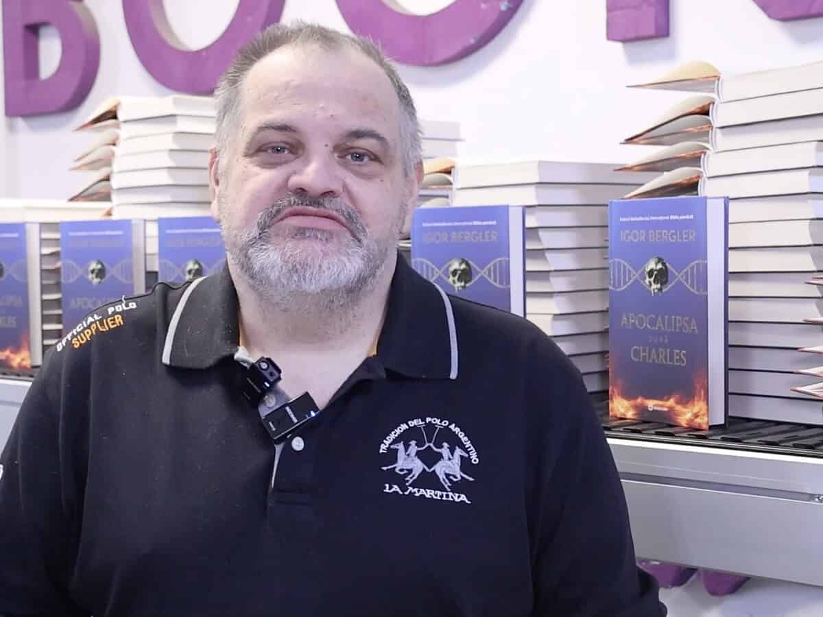 Un scriitor de succes susține echilibrul în politică