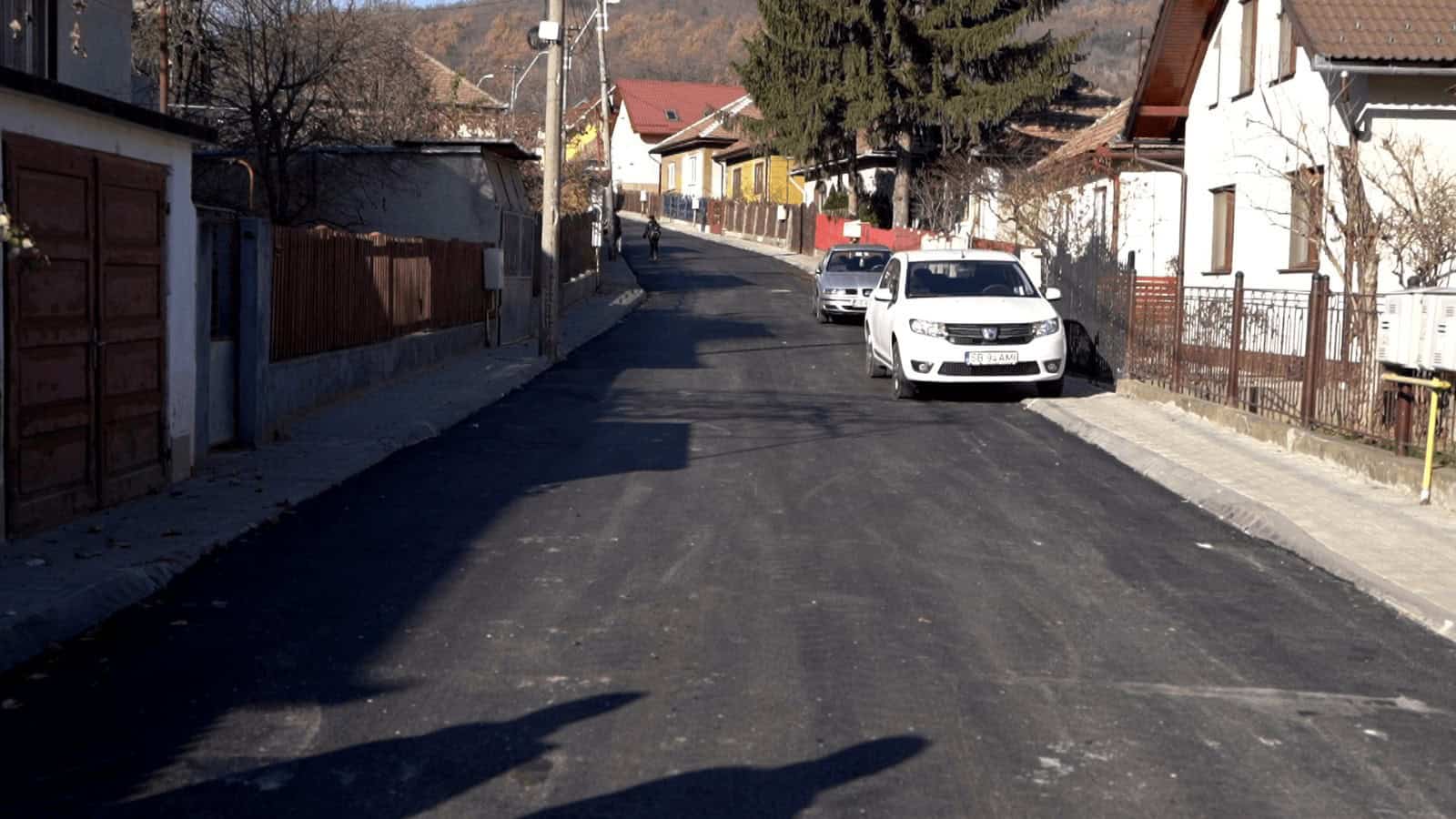 lucrări de asfaltare pe o stradă importantă din municipiul mediaș (video)