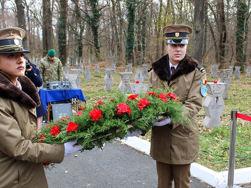 ceremonie specială la monumentul eroilor din pădurea dumbrava (foto)