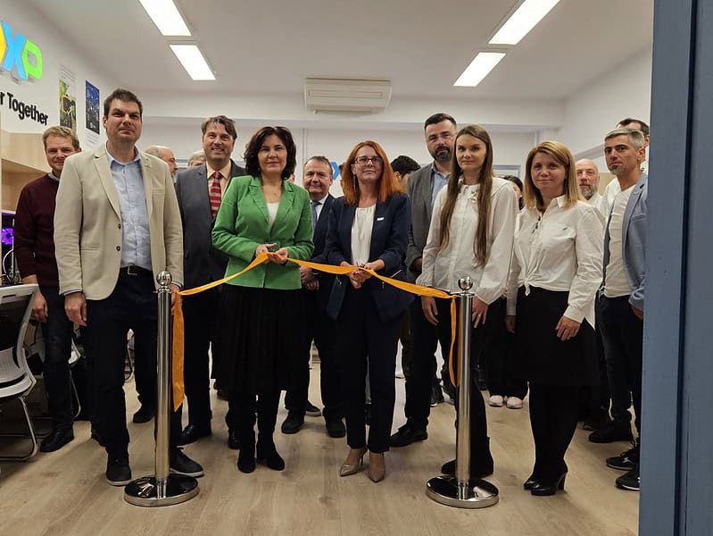 nxp semiconductors românia își continuă susținerea învățământului superior inaugurând un laborator de ultimă generație la facultatea de inginerie din cadrul  universității ”lucian blaga” din sibiu.