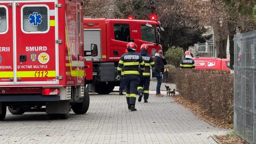 tavan prăbușit într-o sală de clasă. doi elevi răniți