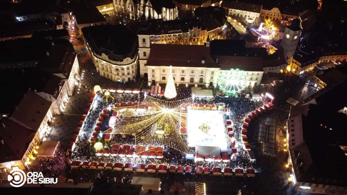 Nerăbdare mare la aprinderea luminilor de sărbători în Piața Mare. Reacțiile sibienilor la inaugurarea Târgului de Crăciun (galerie foto)