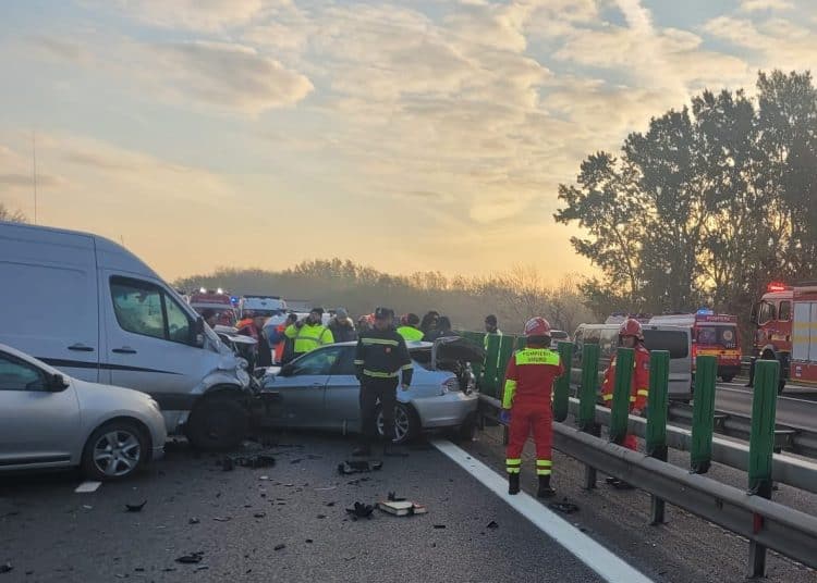 carambol cu peste 10 mașini pe autostradă. aproape 30 de persoane au fost rănite (video)