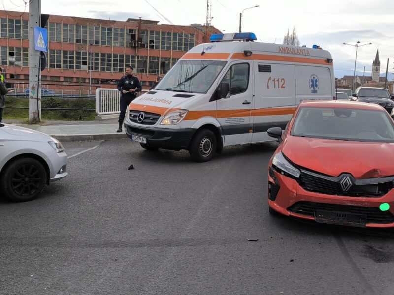 accident provocat de un șofer de 83 ani într-un giratoriu din sibiu