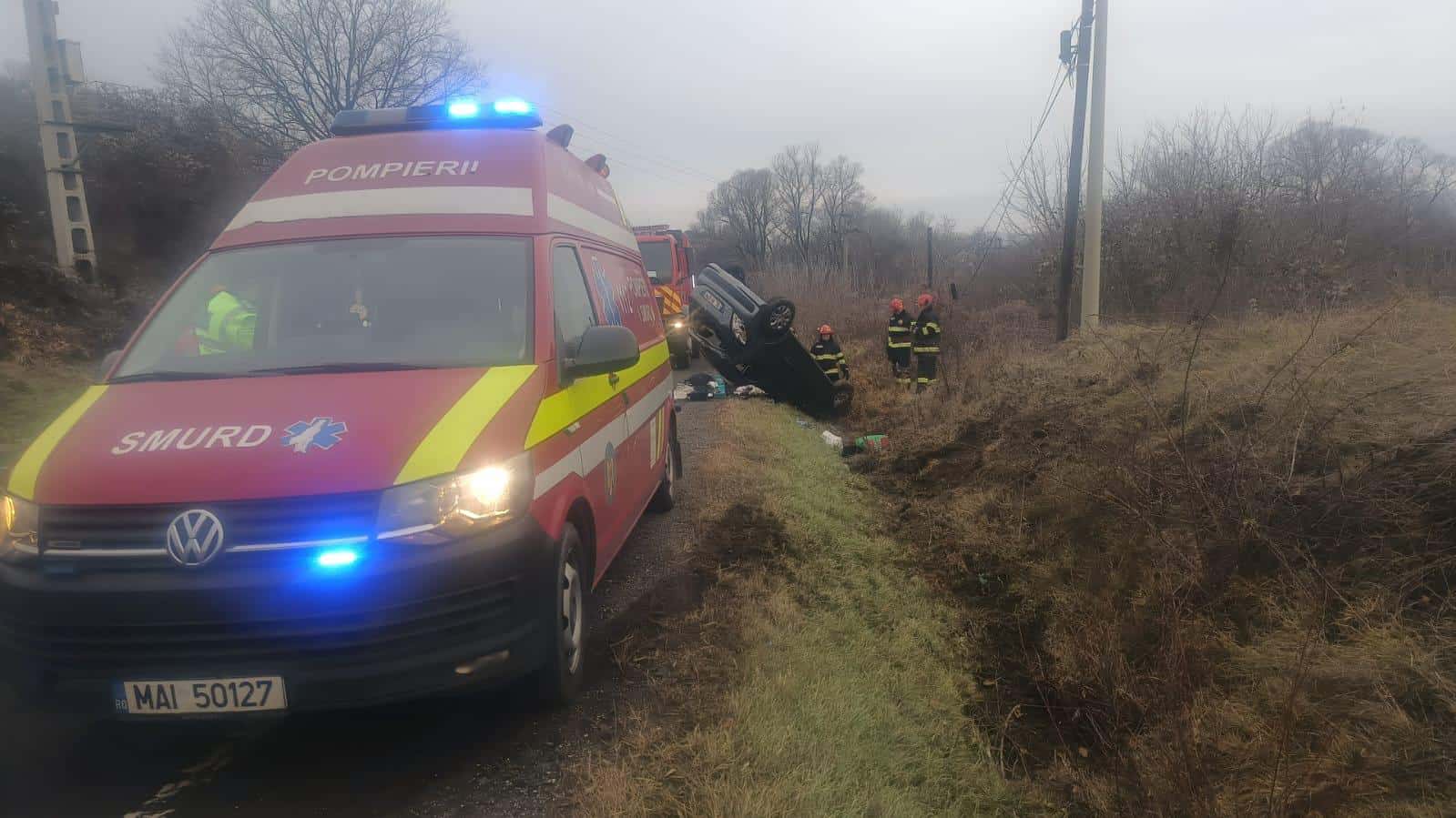 Accident la Hoghilag. O șoferiță s-a răsturnat cu mașina (foto video)