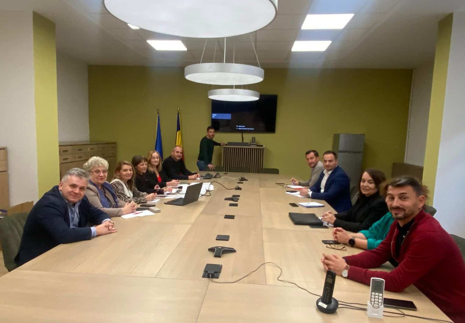 vizită oficială a unei delegații a primăriei mediaș la sediul administrației bazinale de apă mureș. se caută soluții pentru amenajarea malurilor râului târnava mare (foto)