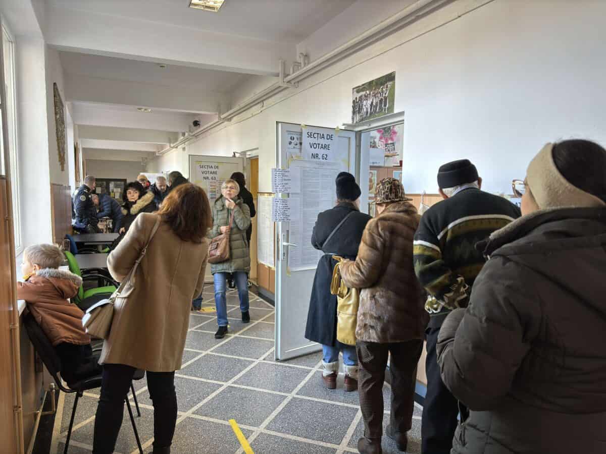 cea mai scumpă poză a zilei la sibiu: femeie amendată pentru o fotografie în cabina de vot