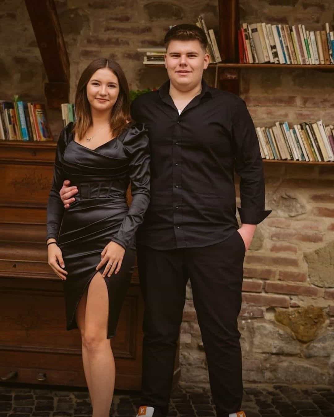 liceeni de la ”axente sever” mediaș se pregătesc pentru balul bobocilor. 12 perechi luptă pentru titlul de miss și mister (foto)