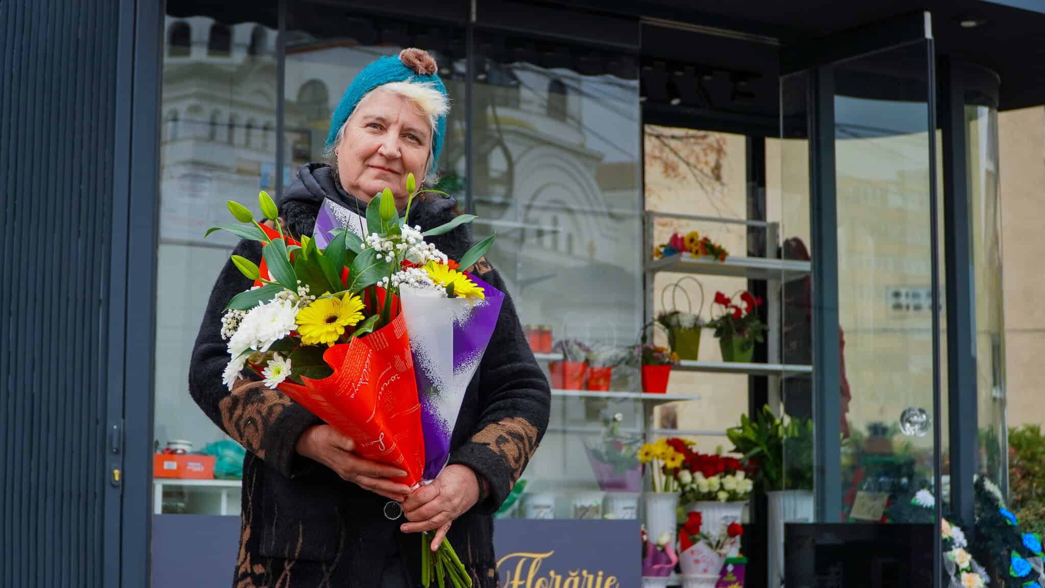 noile chioșcuri pentru flori cumpărate de primăria sibiu, inaugurate. arată bine, iar florăresele sunt încântate (foto video)