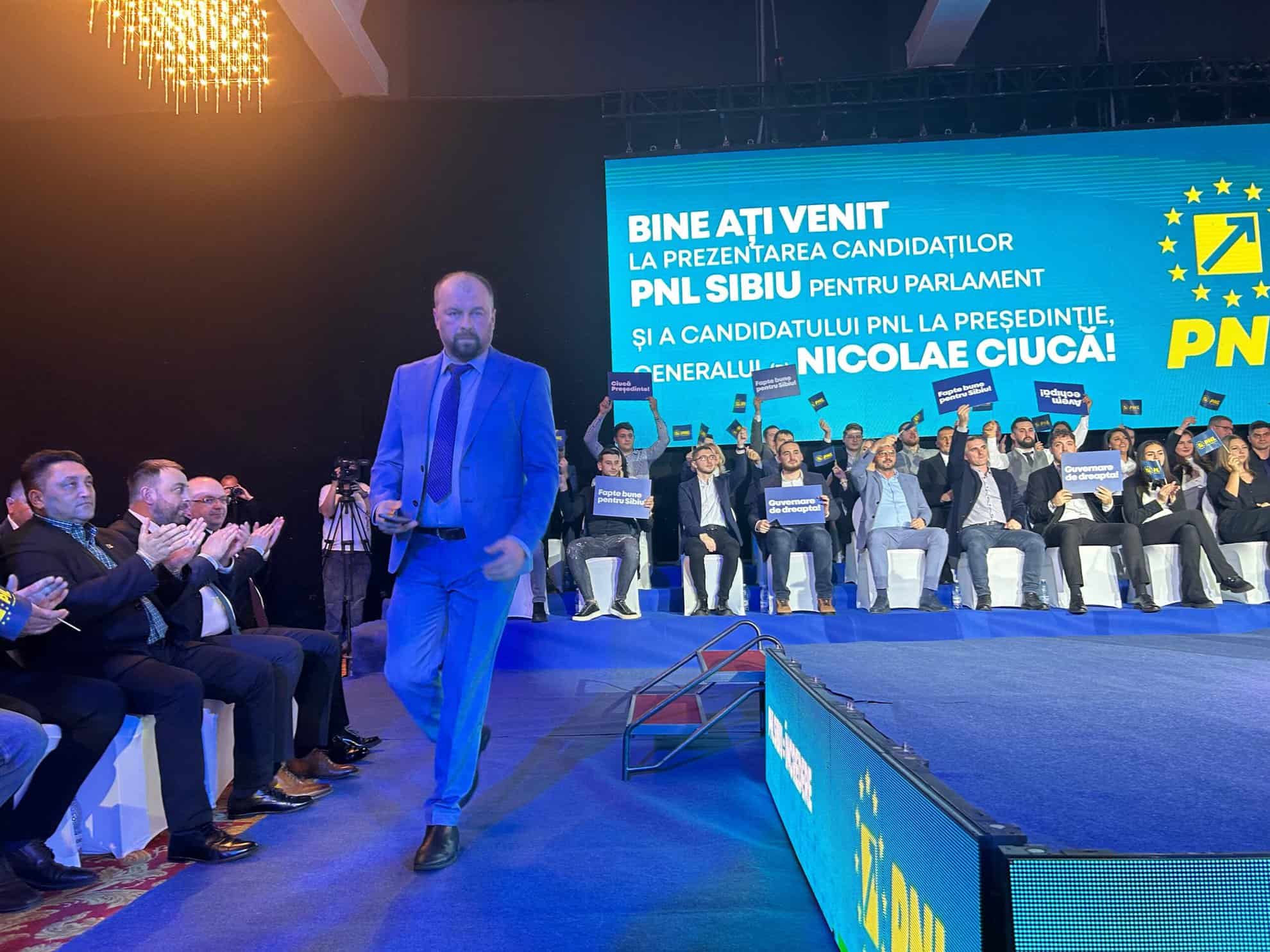 pnl sibiu și-a prezentat candidații pentru alegerile parlamentate. nicolae ciucă, discurs motivațional din mijlocul tinerilor prezenți în sală (video foto)