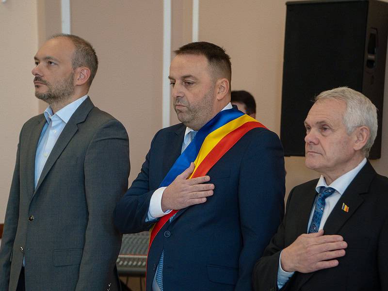 primarul și consilierii locali din șelimbăr au depus jurământul. marius grecu a recitat o poezie (video, foto)