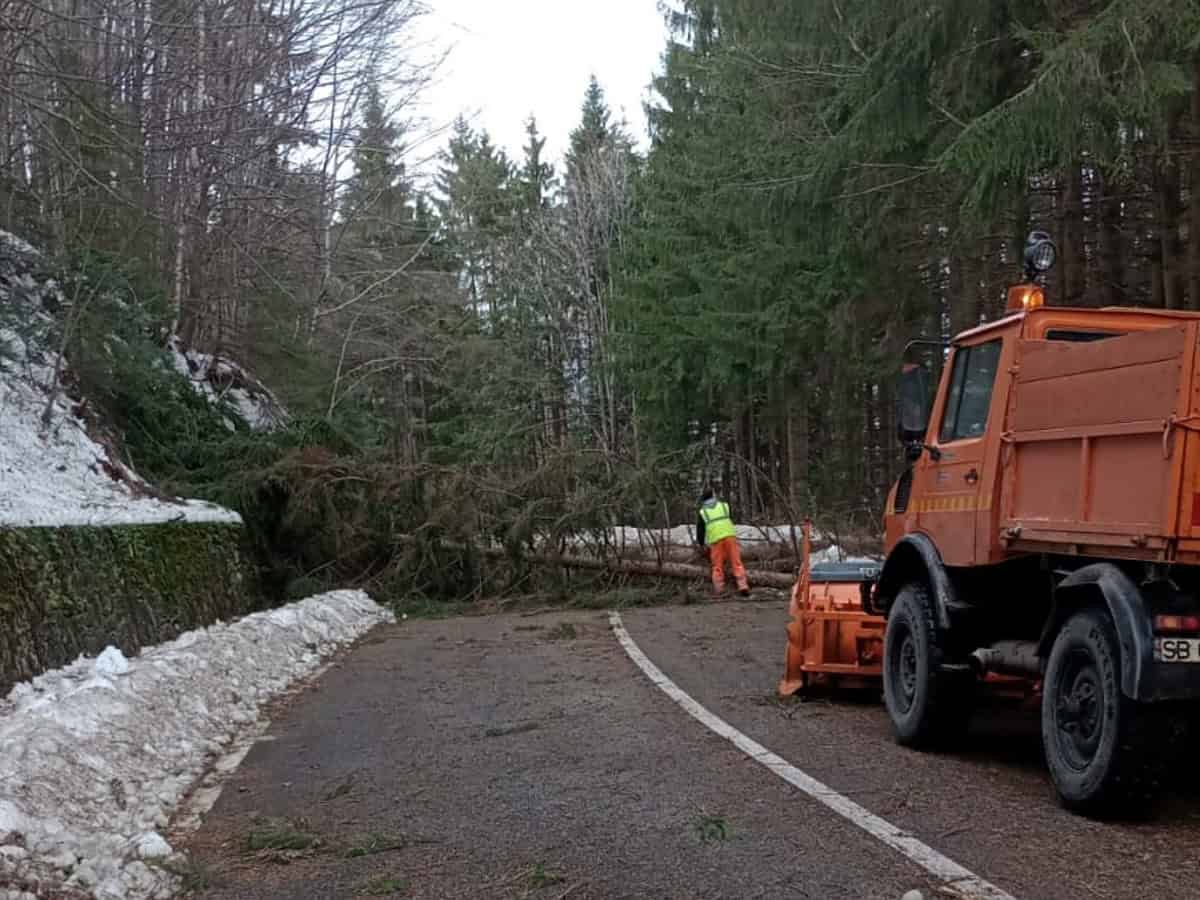 transfăgărășanul și bâlea lac, de evitat. drum blocat și probleme la telecabină (video)