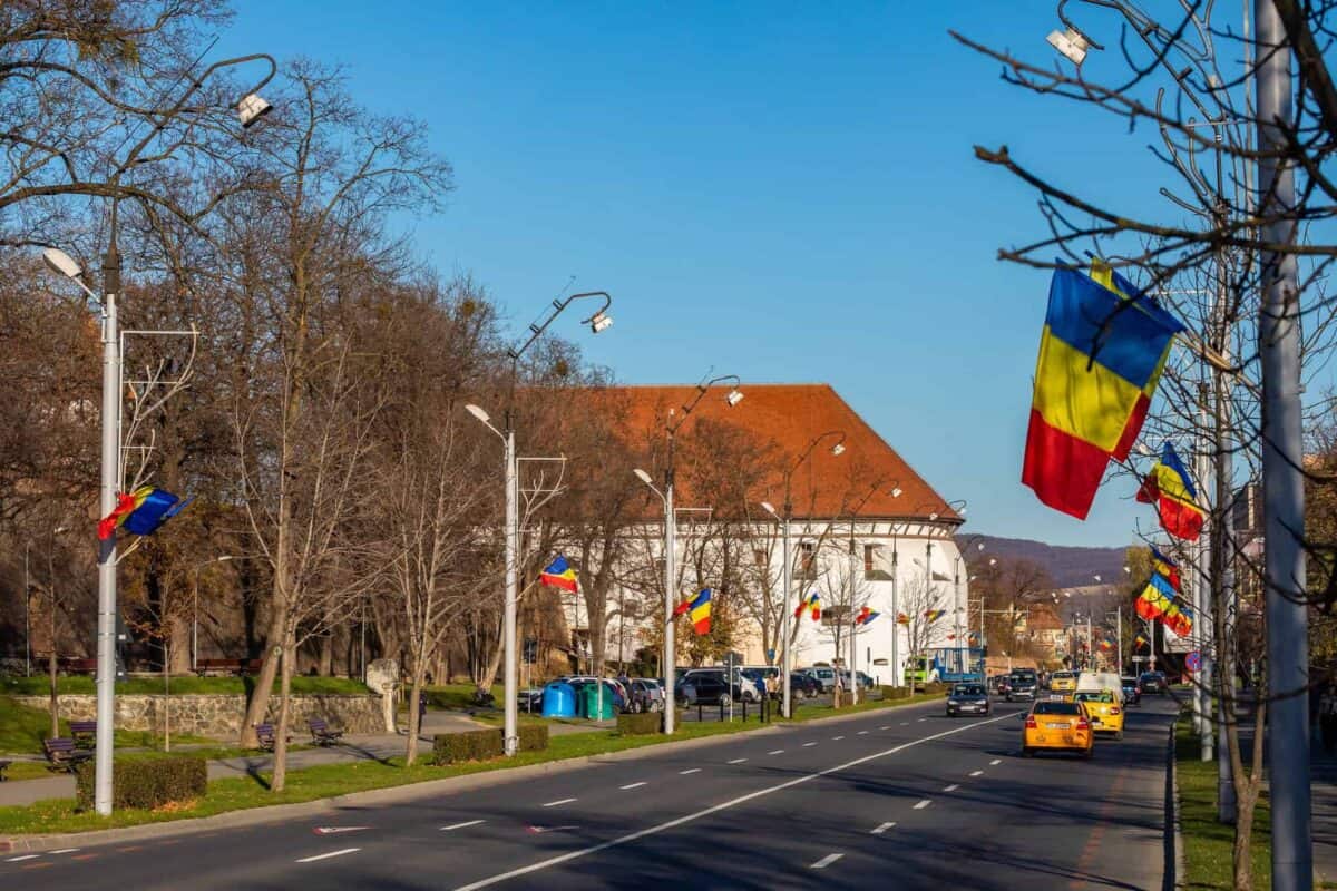 mii de drapele vor împânzi sibiul de ziua națională. vor flutura și pe 3 noi străzi din oraș