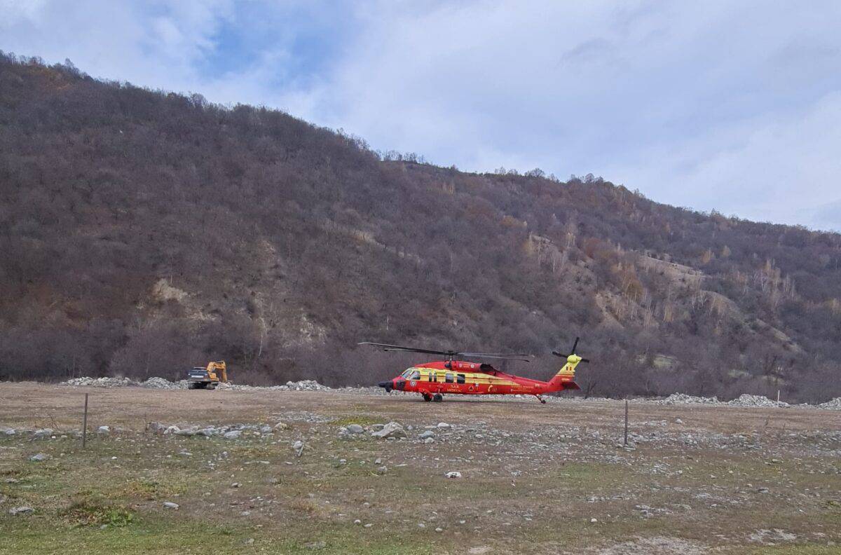 s-a extins incendiul în pădure pe valea oltului. a fost solicitat și un elicopter