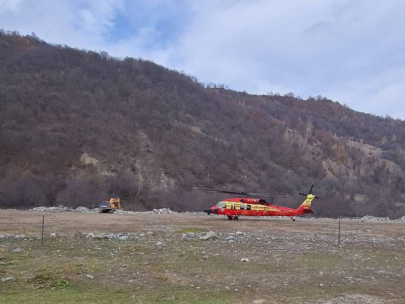 s-a extins incendiul în pădure pe valea oltului. a fost solicitat și un elicopter (video)