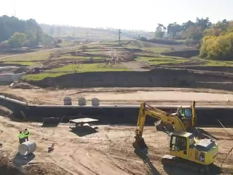 Stadiul lucrărilor de la Gușterland. Se lucrează la drumuri și fundații (video)