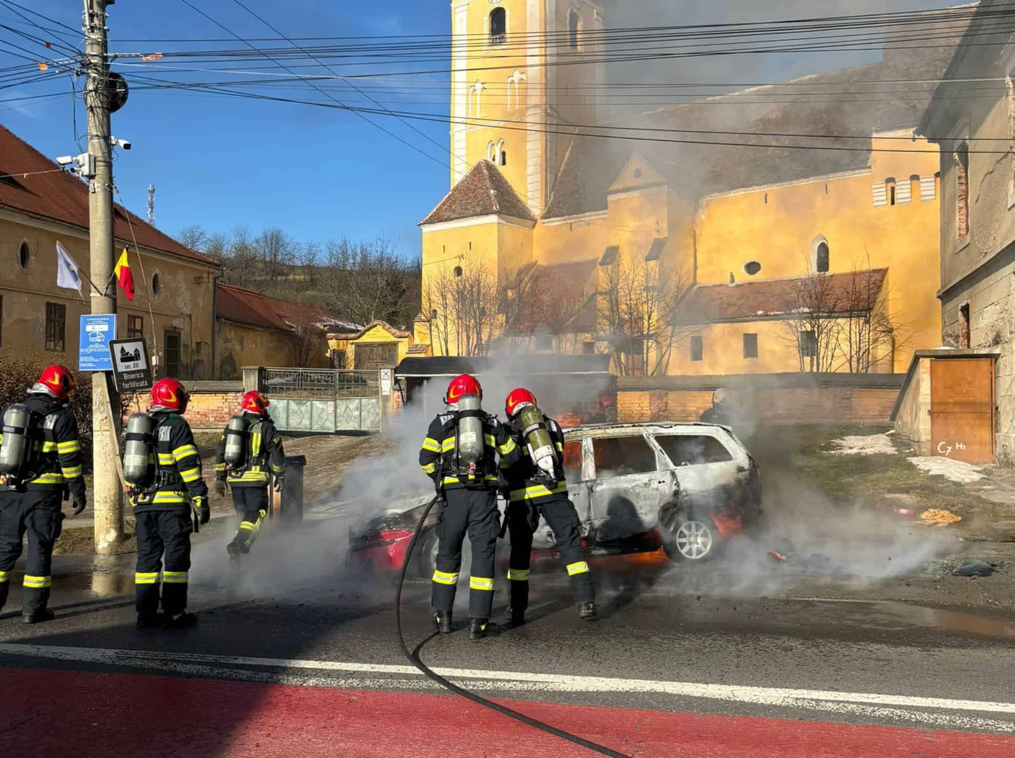 ford făcut scrum în urma unui incendiu la șura mare (video, foto)