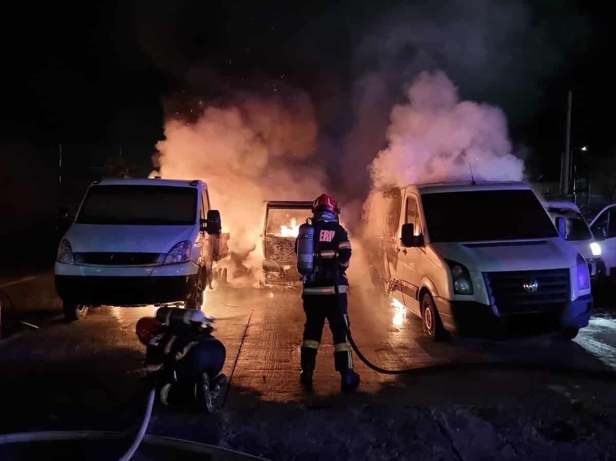 incendiu puternic pe ștefan cel mare în sibiu. șase mașini au luat foc (foto) - update